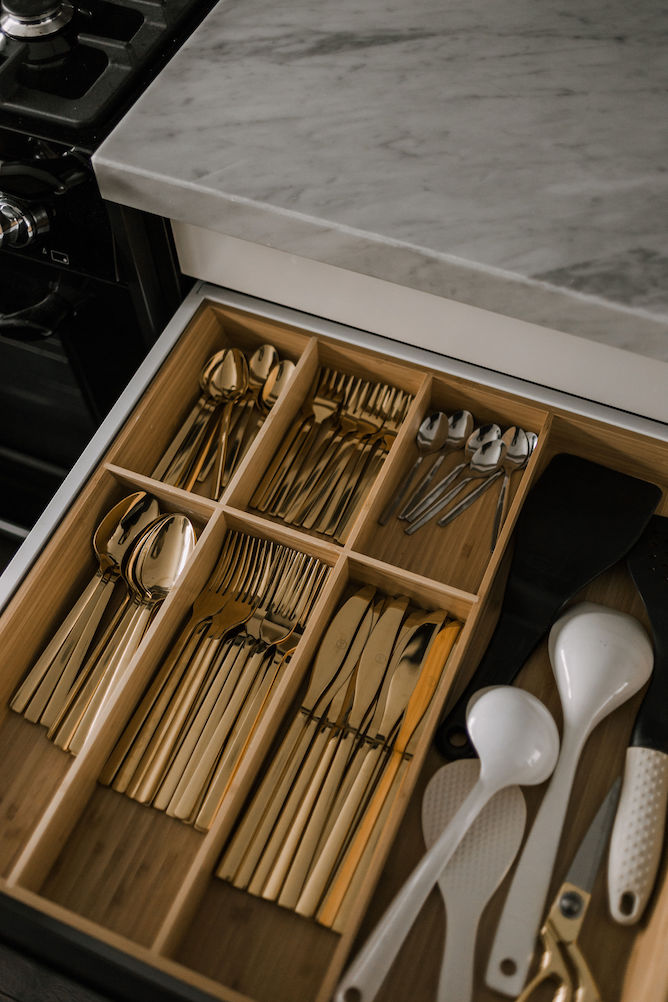 Onderhoud Retentie Beschrijving Organiseren van je keukenlades, 7 praktische tips voor meer overzicht! -