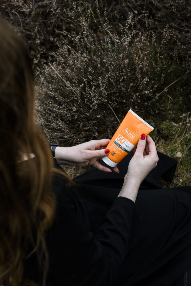 Avène Intense Protect SPF50 zonnebrandcrème voor het lichaam, parfumvrije SPF50 lotion met hoge bescherming voor de gevoelige huid.